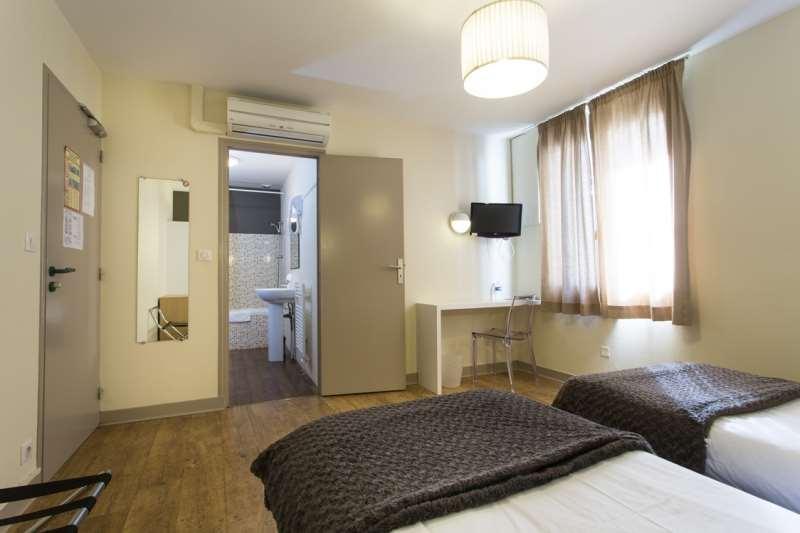 Brit Hotel Du Parc Niort Centre-Parking Gratuit Zimmer foto