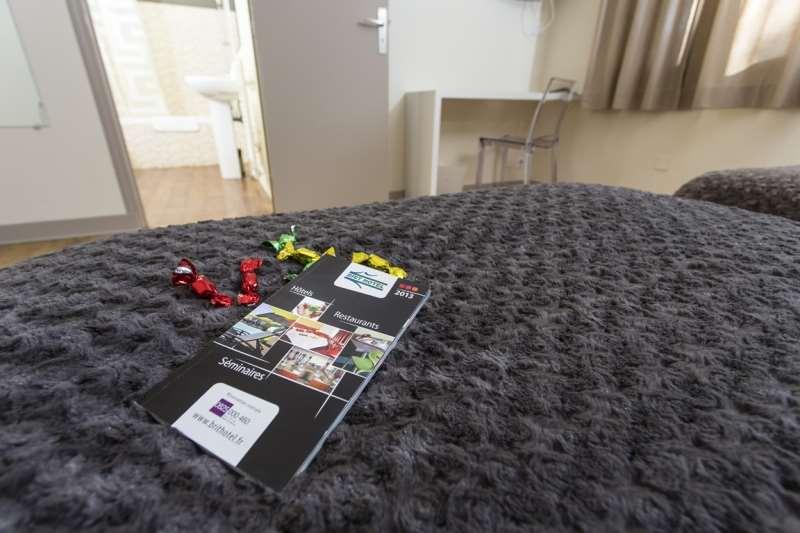 Brit Hotel Du Parc Niort Centre-Parking Gratuit Zimmer foto